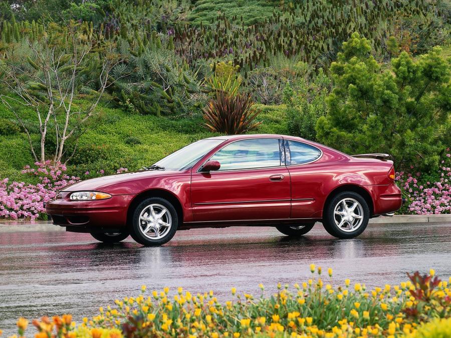  Oldsmobile Alero Coupe 1998 года  (фото 4 из 11)